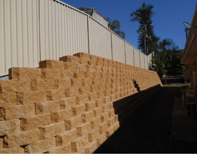 Diamond Concrete Block Wall and Colorbond Fence Installation in Carrara