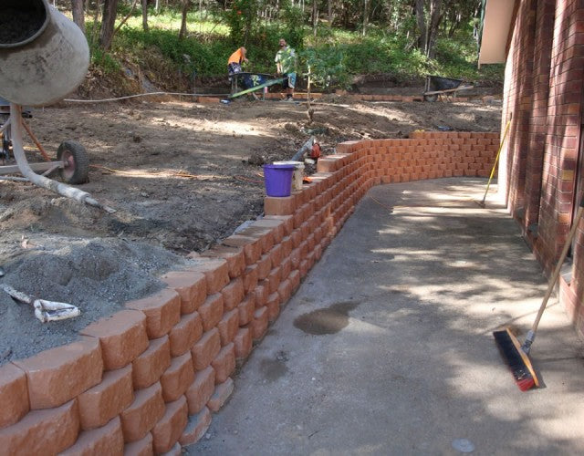 Windsor Concrete Link Blocks Retaining System Transformation in Gold Coast Home