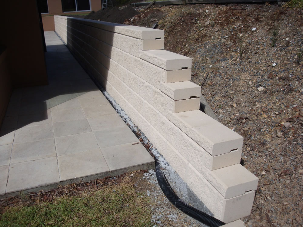 Concrete Block Retaining Walls : Concrete retaining wall Hamilton block