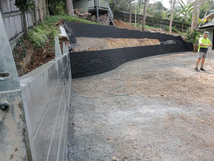 Concrete Retaining Wall in Elanora - Poolside Garden Transformation ...
