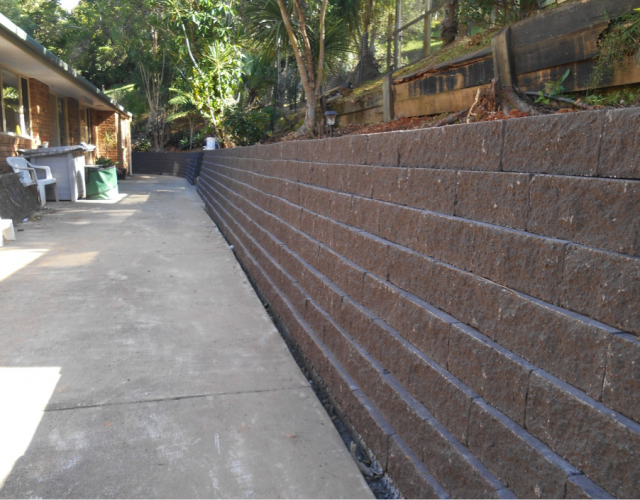 Concrete Retaining Wall Installation in Currumbin Valley, Gold Coast ...
