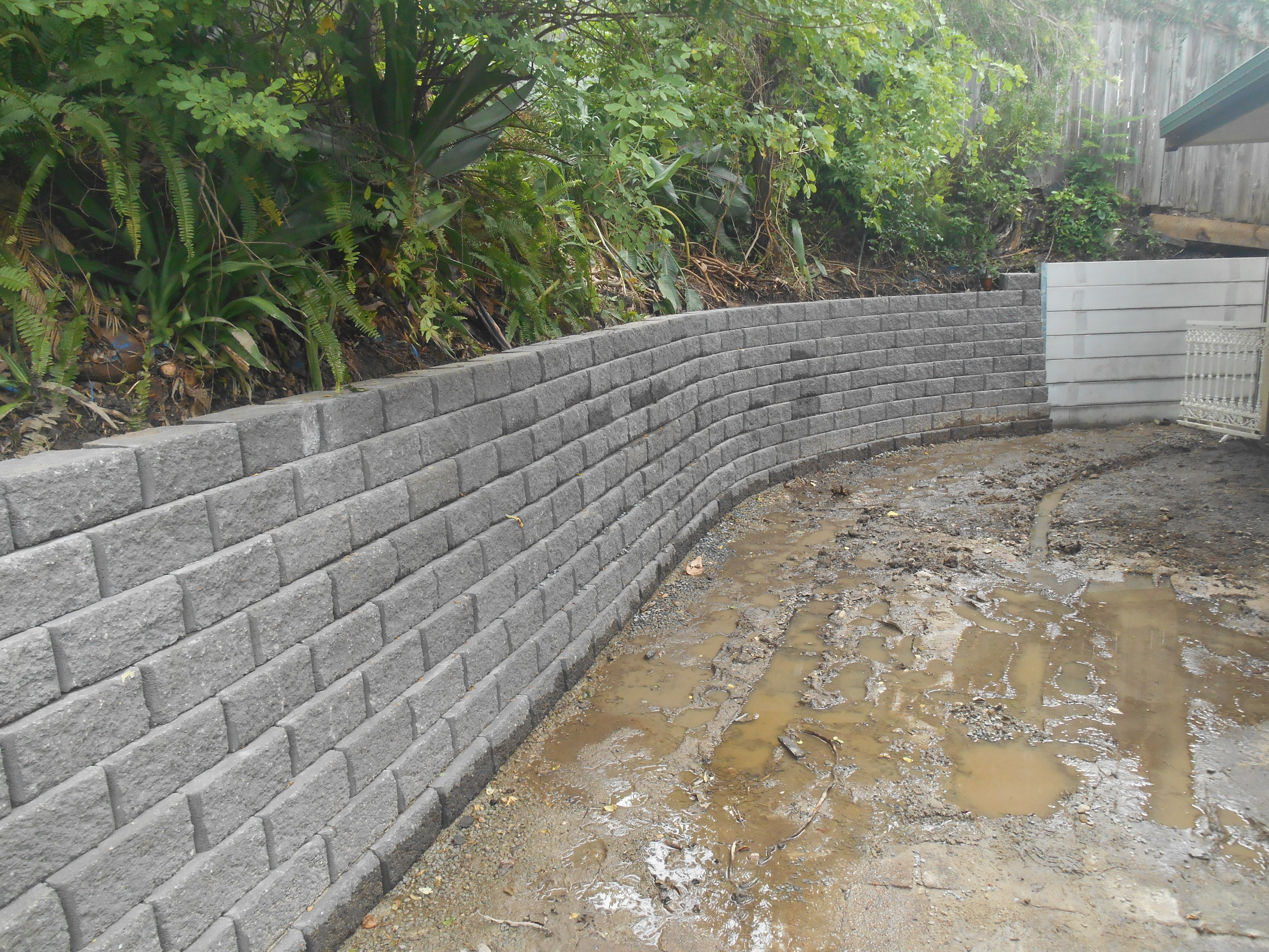 Concrete Retaining Walls Case Studies – Windsor Stone Block Retaining ...