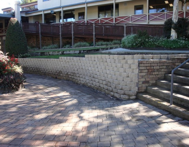 Concrete Retaining Walls Case Studies – Windsor Stone Block Retaining ...