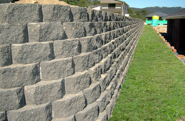 Windsor & Keystone Garden Retaining Walls