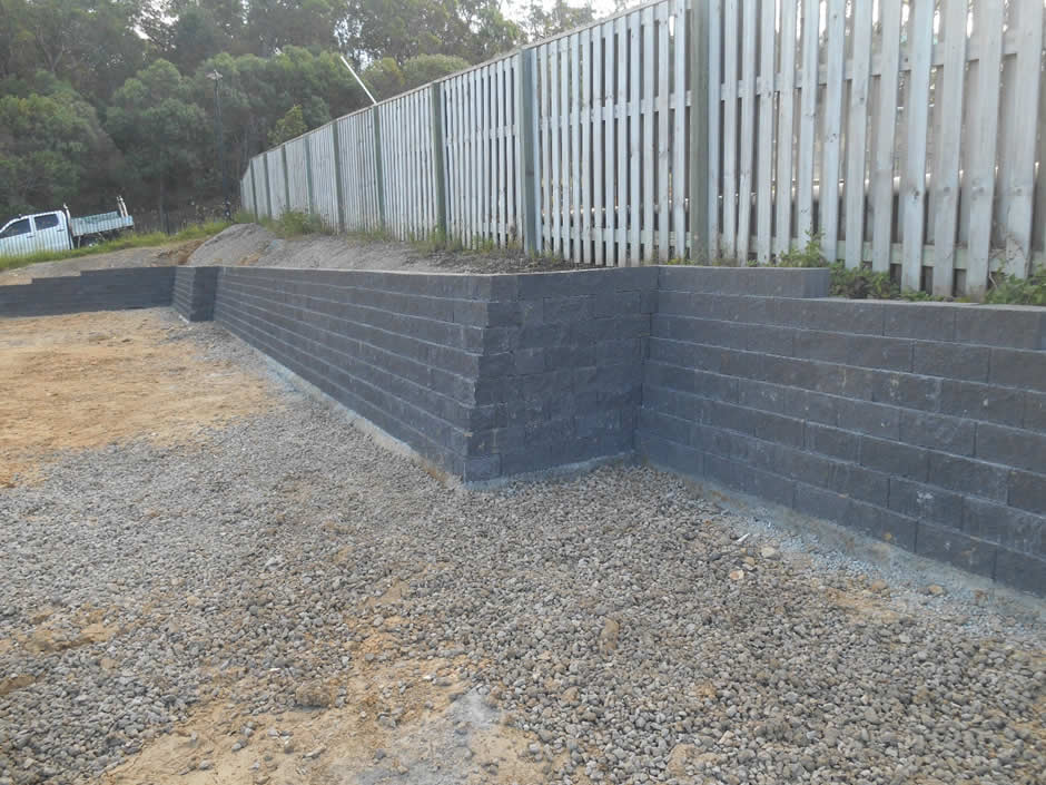 Australian Retaining Walls Flush Face Garden Wall Concrete Blocks Cut Side Hardwood Sleepers With Galvanised Steel H Beam Posts Fill - Cutting Concrete Retaining Wall Blocks